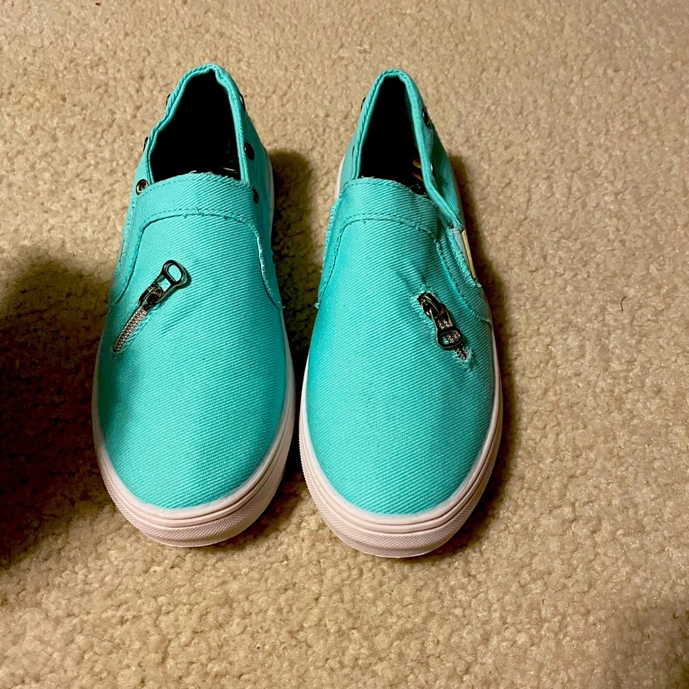 Aqua NWOT women’s slippers/boat shoes. Size 9.